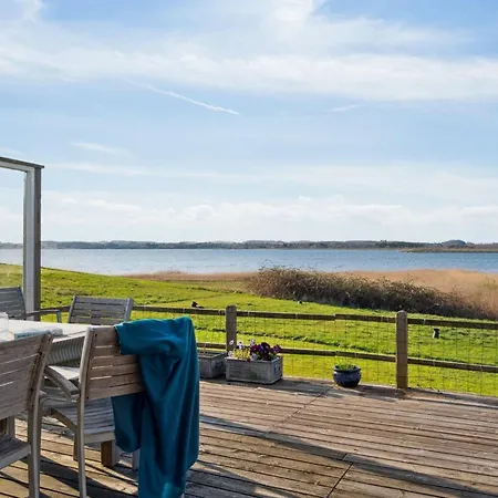 Velika - 25m To The Fjord By Interhome
